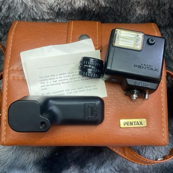 Vintage Pentax Brown Leather Camera Bag with accessories. - Picture 15 of 16